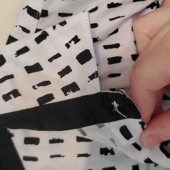 New York and Co black and white patterned blouse - Picture 6 of 7